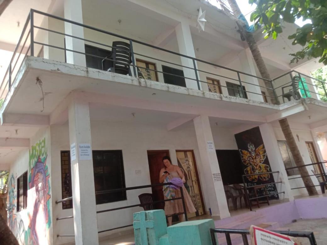 Est Hem Guesthouse Arambol Exterior foto